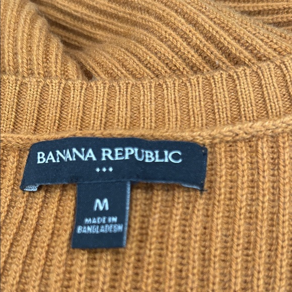 Banana Republic Women's Amber Crew Neck Sweater - Picture 5 of 5